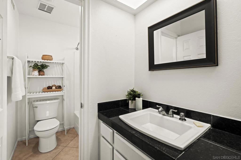 2063 Lakeridge 101 Property Photo 20