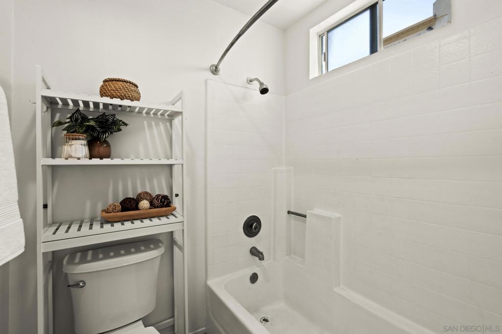 2063 Lakeridge 101 Property Photo 21