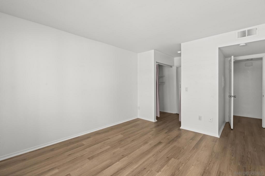 2063 Lakeridge 101 Property Photo 24