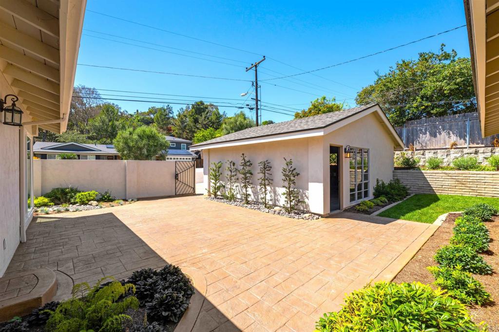 5577 Honors Dr Property Photo 3