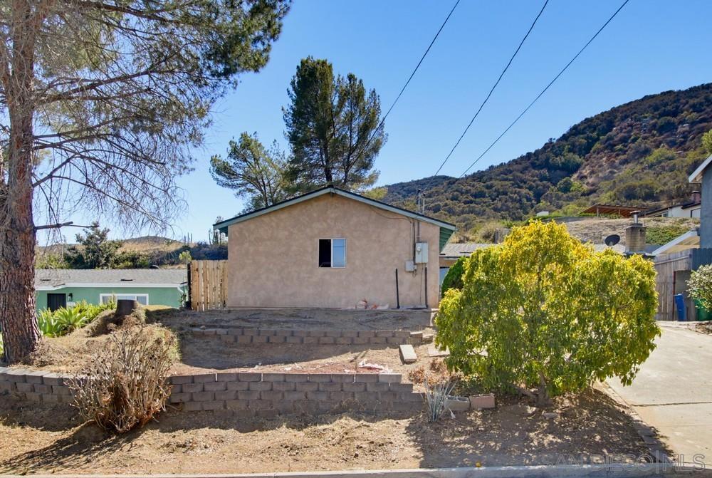 7945 Shantung Dr Property Photo 2