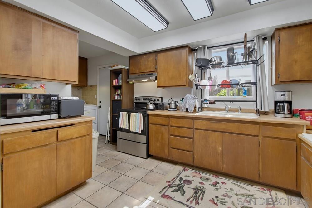 7945 Shantung Dr Property Photo 6