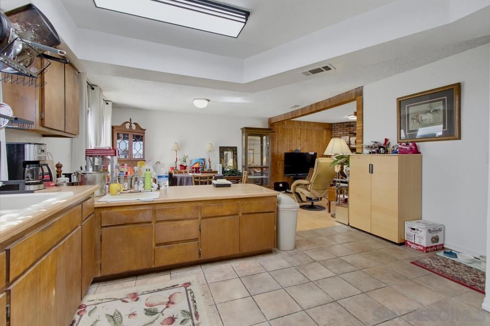 7945 Shantung Dr Property Photo 7