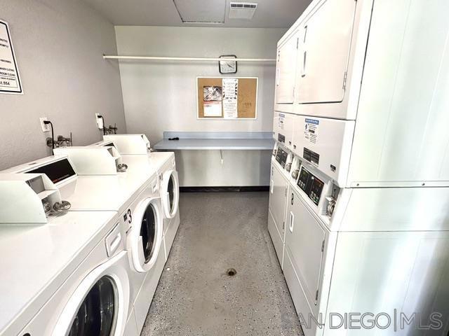 1009 S Sunshine Ave B Property Photo 22