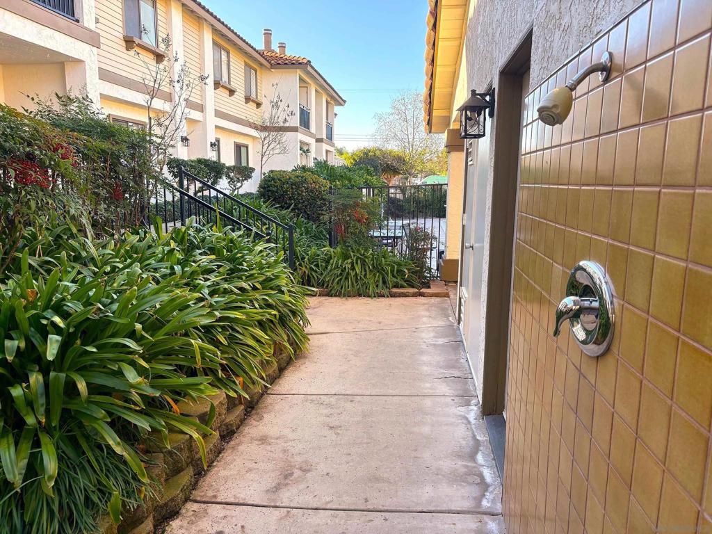 1009 S Sunshine Ave B Property Photo 23