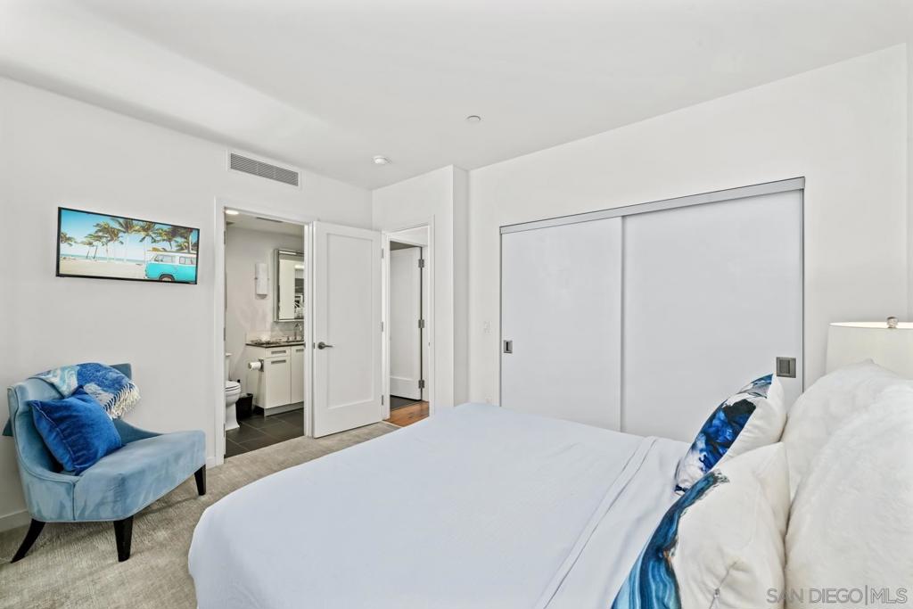 90 N Coast Highway 101 201 Property Photo 17