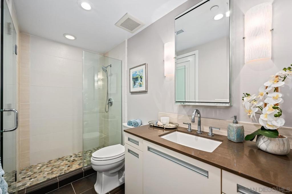 90 N Coast Highway 101 201 Property Photo 18