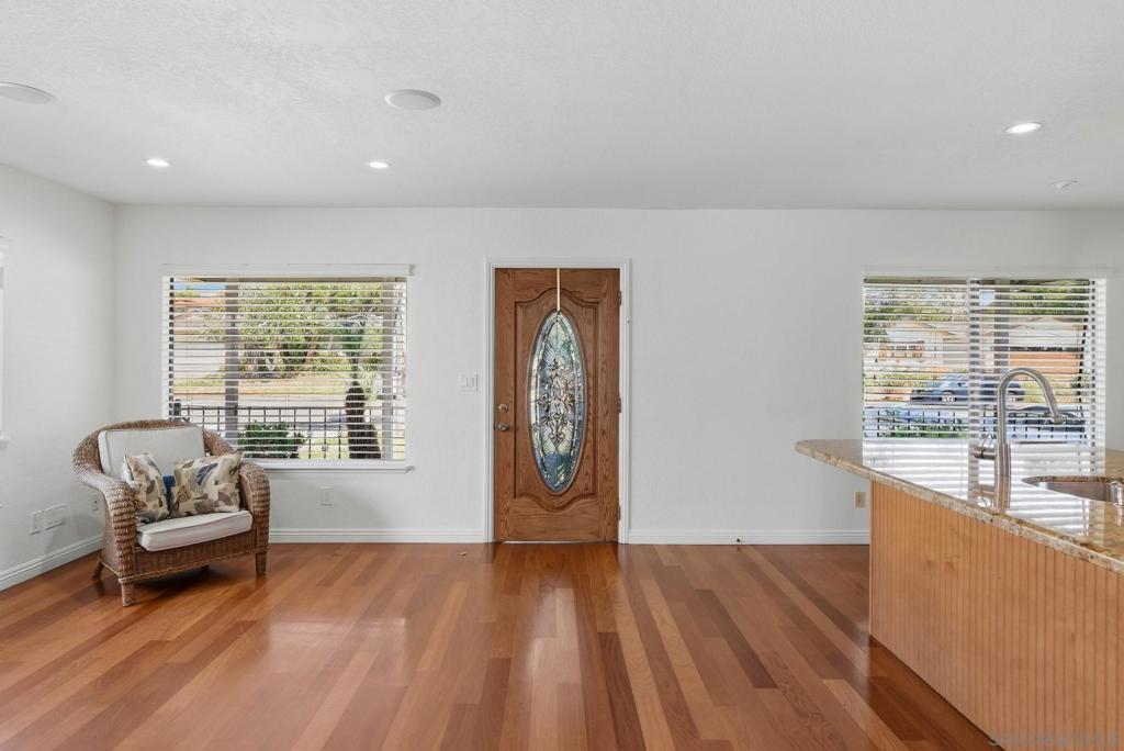 3229 Valley St Property Photo 4