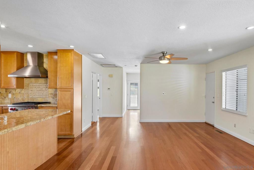 3229 Valley St Property Photo 5