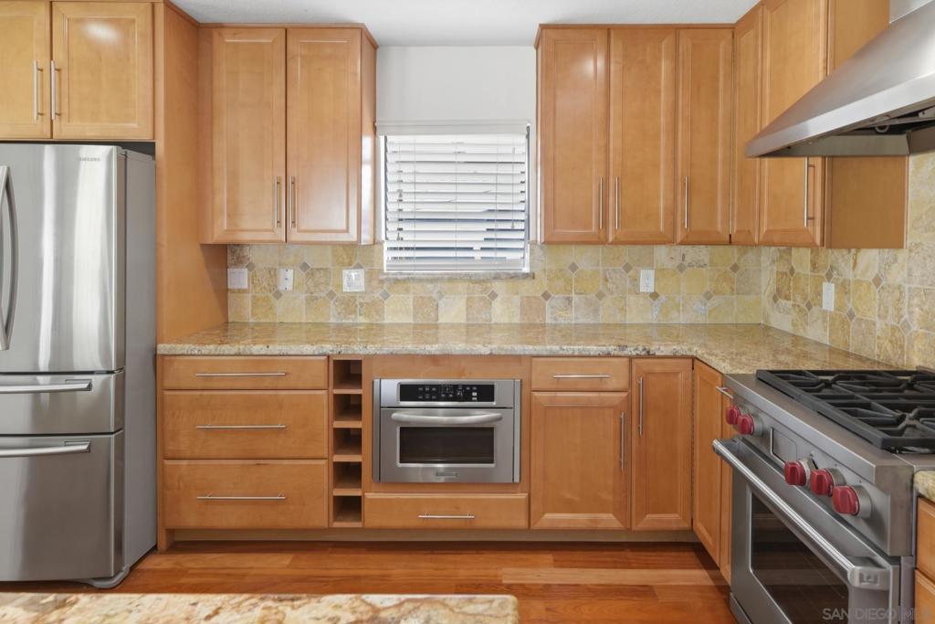 3229 Valley St Property Photo 7