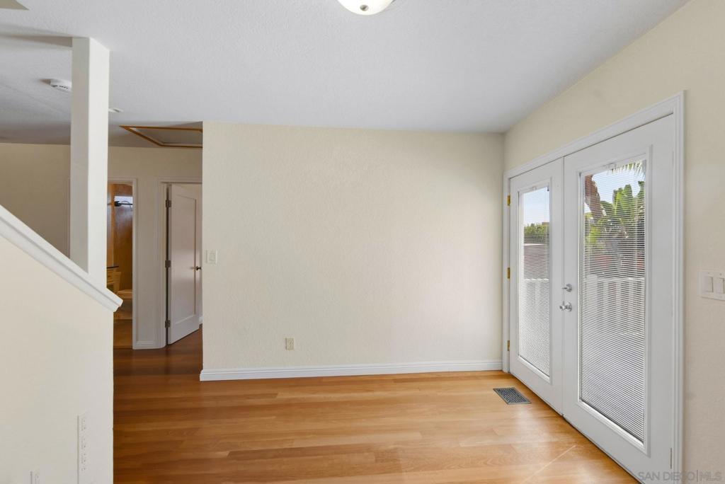 3229 Valley St Property Photo 11