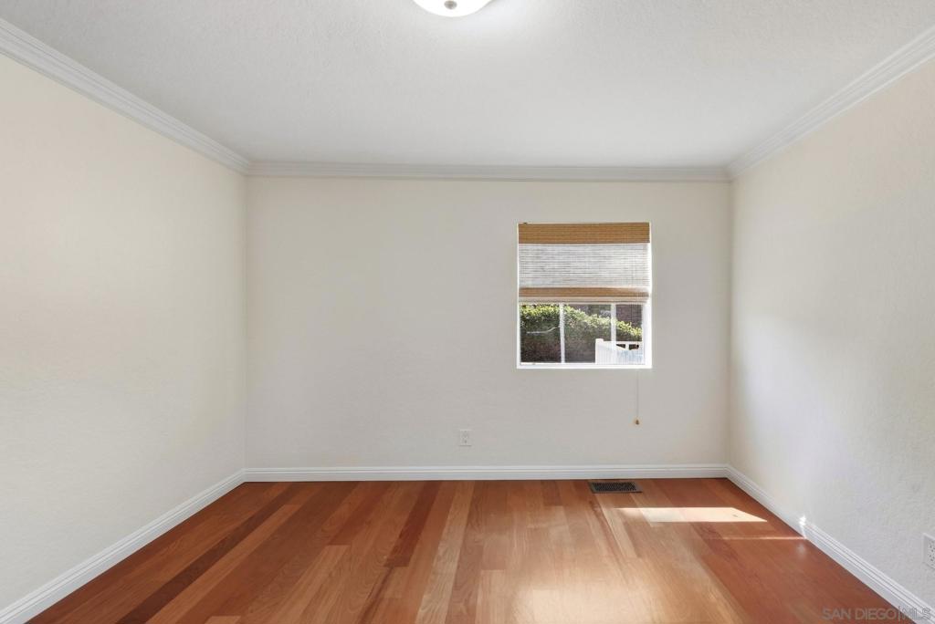 3229 Valley St Property Photo 12