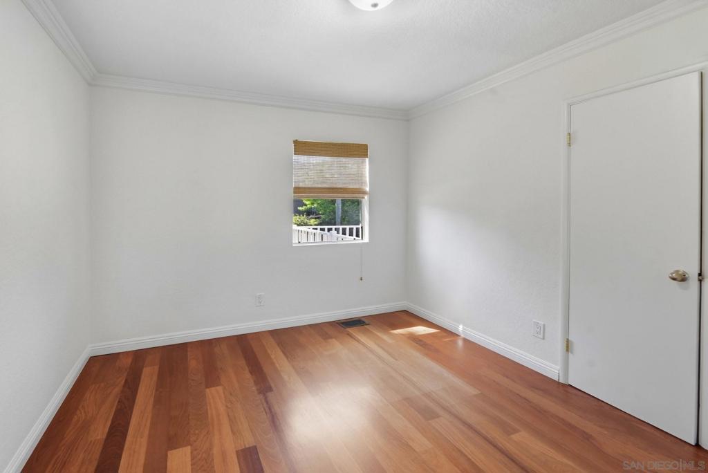 3229 Valley St Property Photo 15