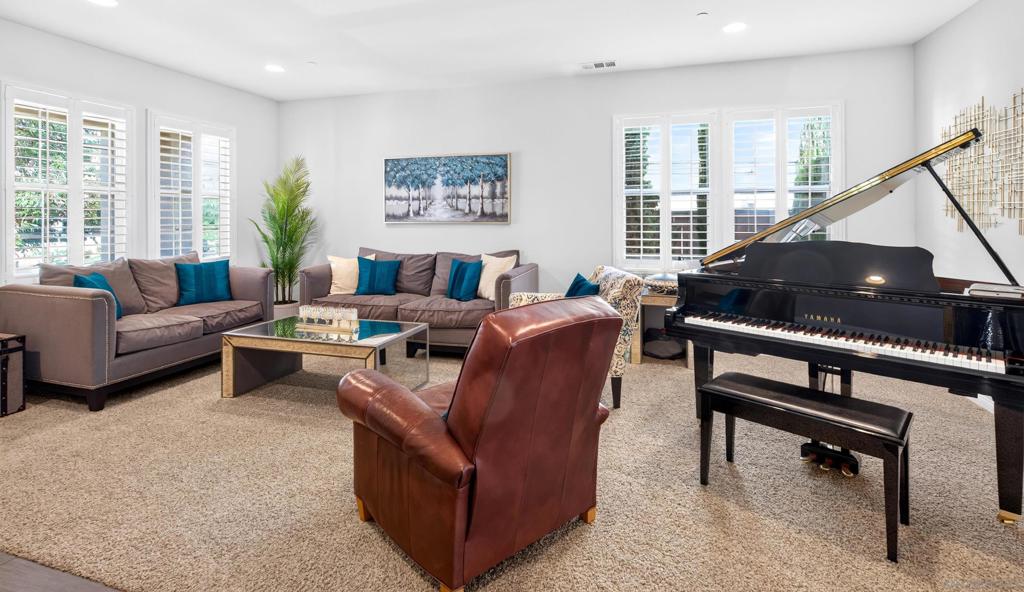 905 Hydra Property Photo 3