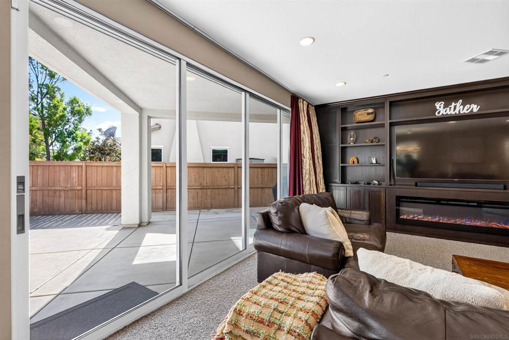 905 Hydra Property Photo 10