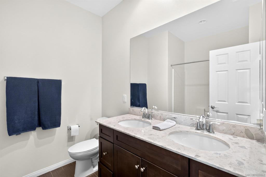 905 Hydra Property Photo 32