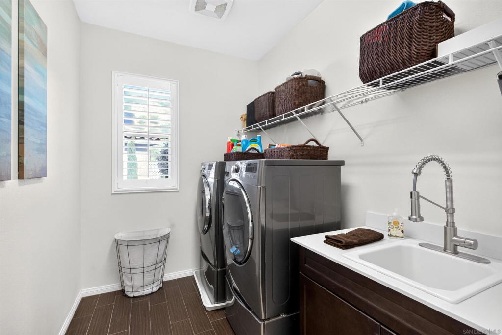 905 Hydra Property Photo 33