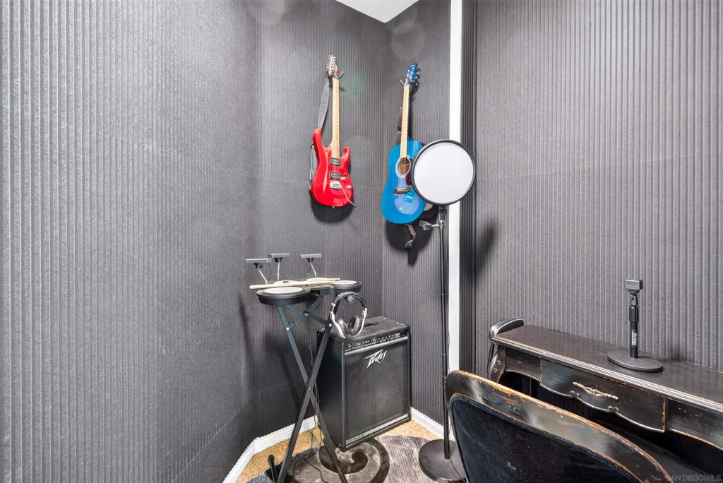 905 Hydra Property Photo 35