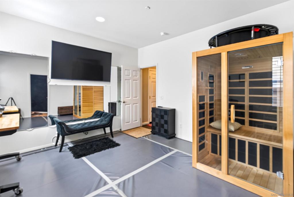 905 Hydra Property Photo 36