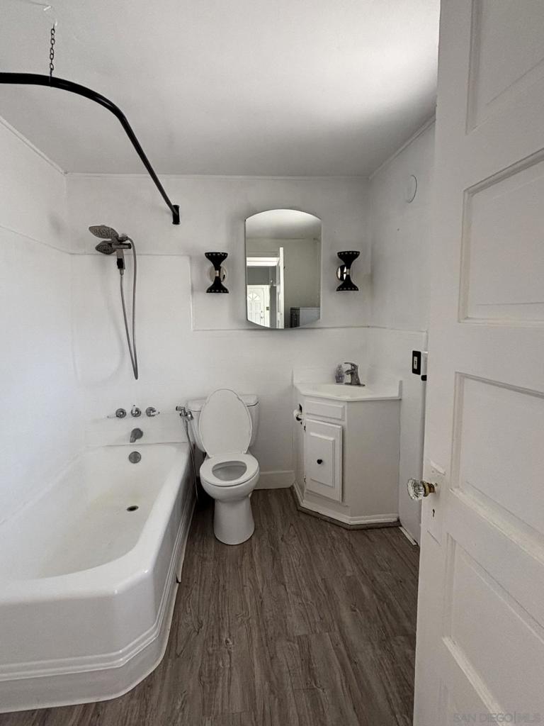 1144 Thompson Ave Property Photo 9