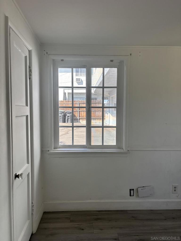 1144 Thompson Ave Property Photo 10