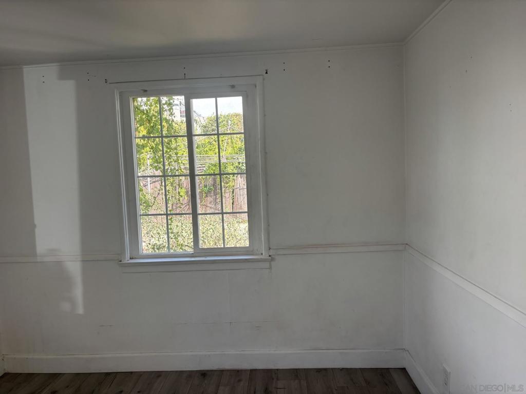 1144 Thompson Ave Property Photo 11