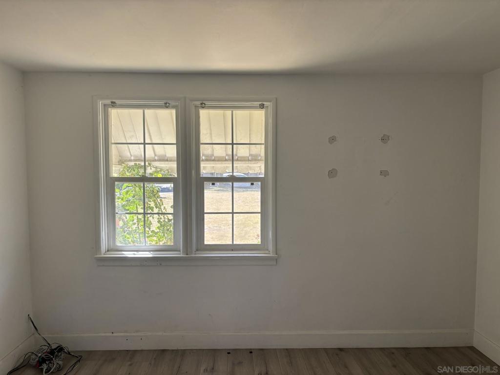 1144 Thompson Ave Property Photo 12