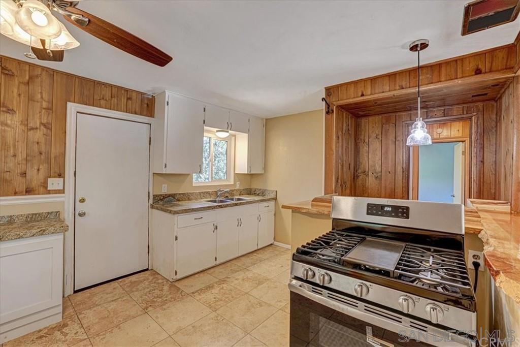 26127 Saunders Meadow Road Property Photo 20