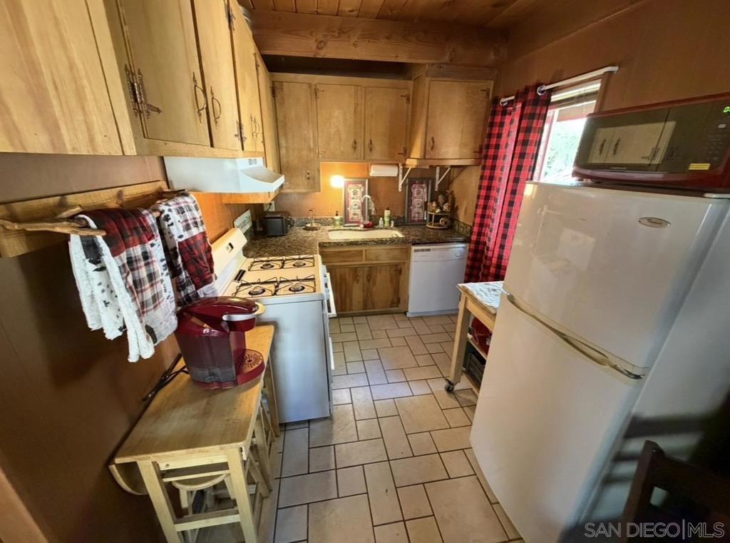 230 Sunset Lane Property Photo 27