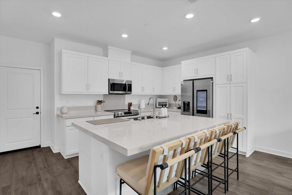 808 Mateo St #2 Property Photo 5