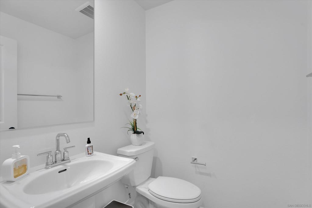 808 Mateo St #2 Property Photo 9