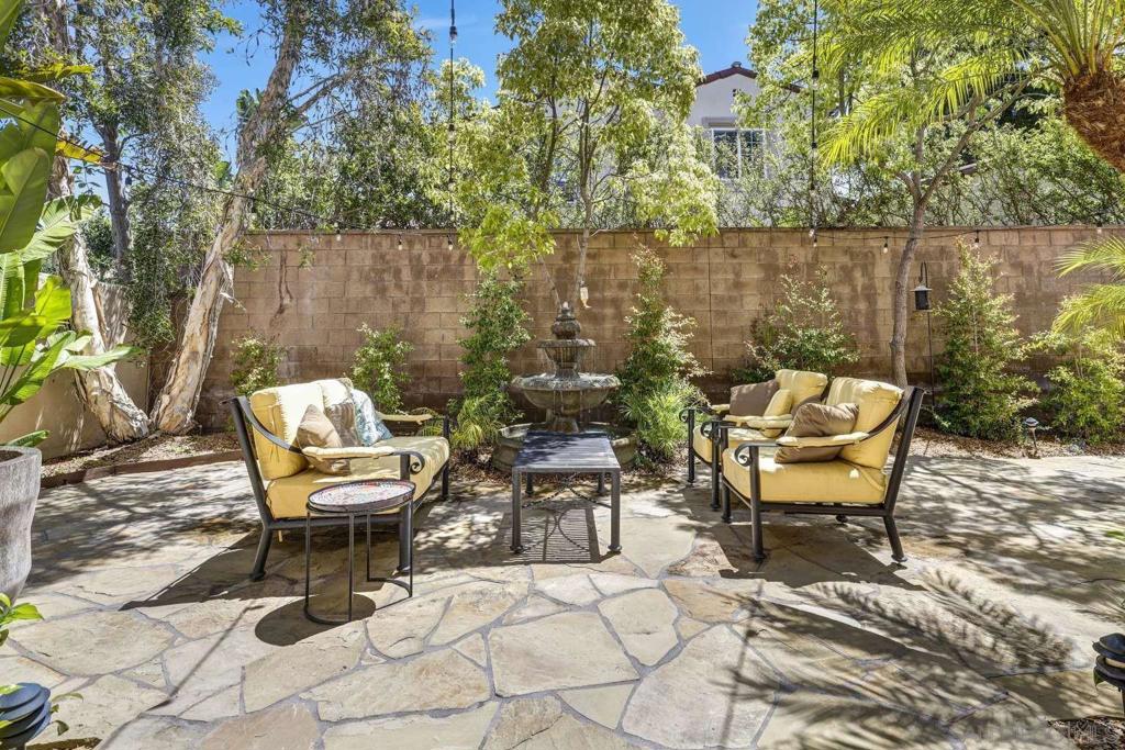 86 Canyoncrest Property Photo 4