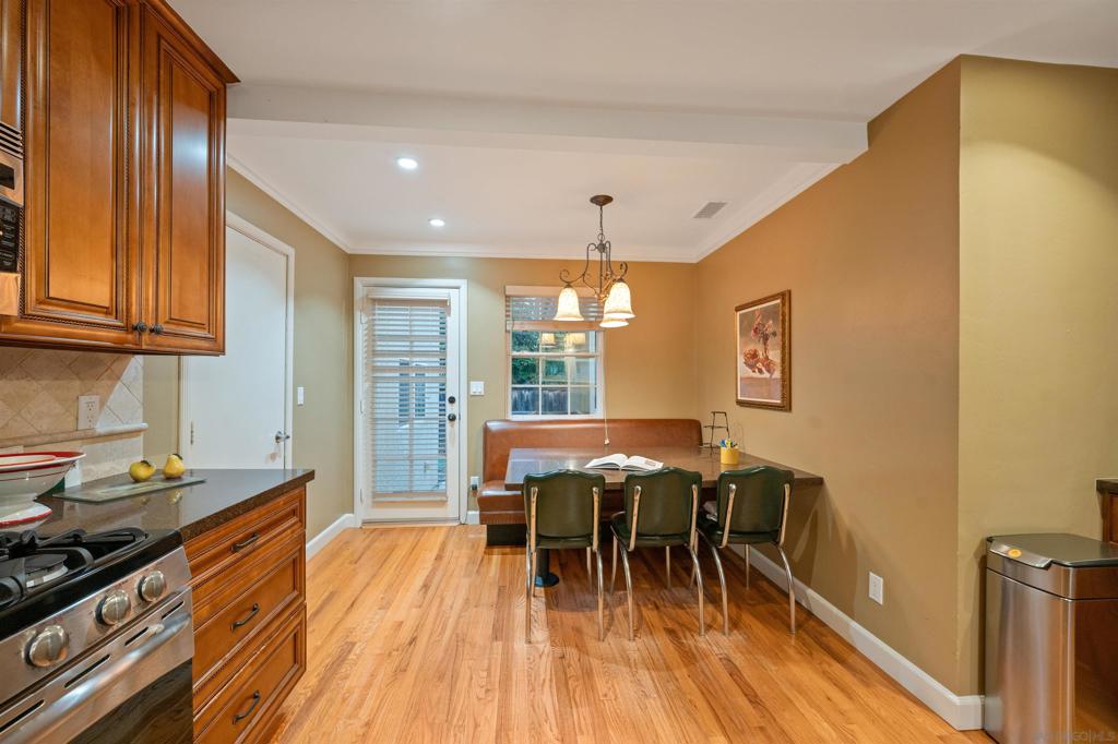4839 Winona Ave Property Photo 11