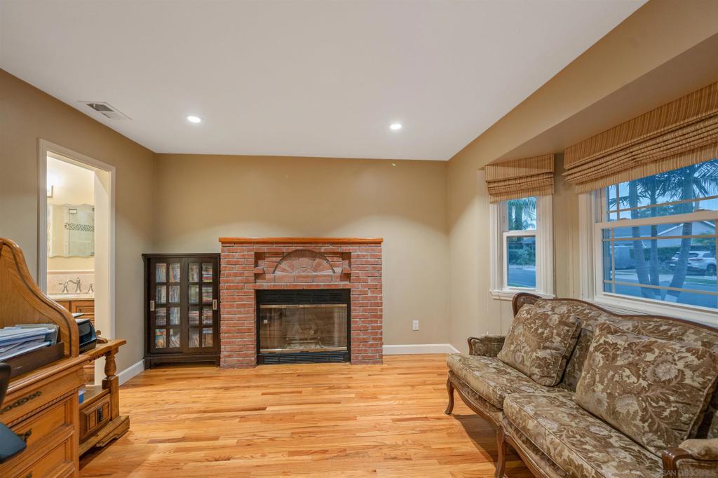 4839 Winona Ave Property Photo 13