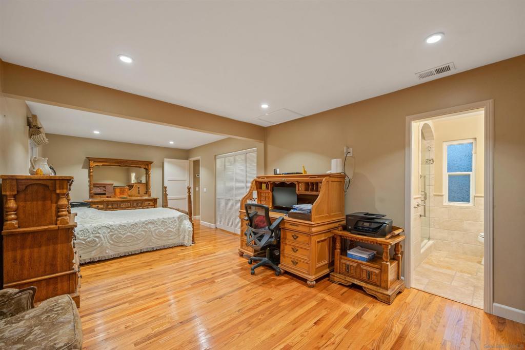 4839 Winona Ave Property Photo 14