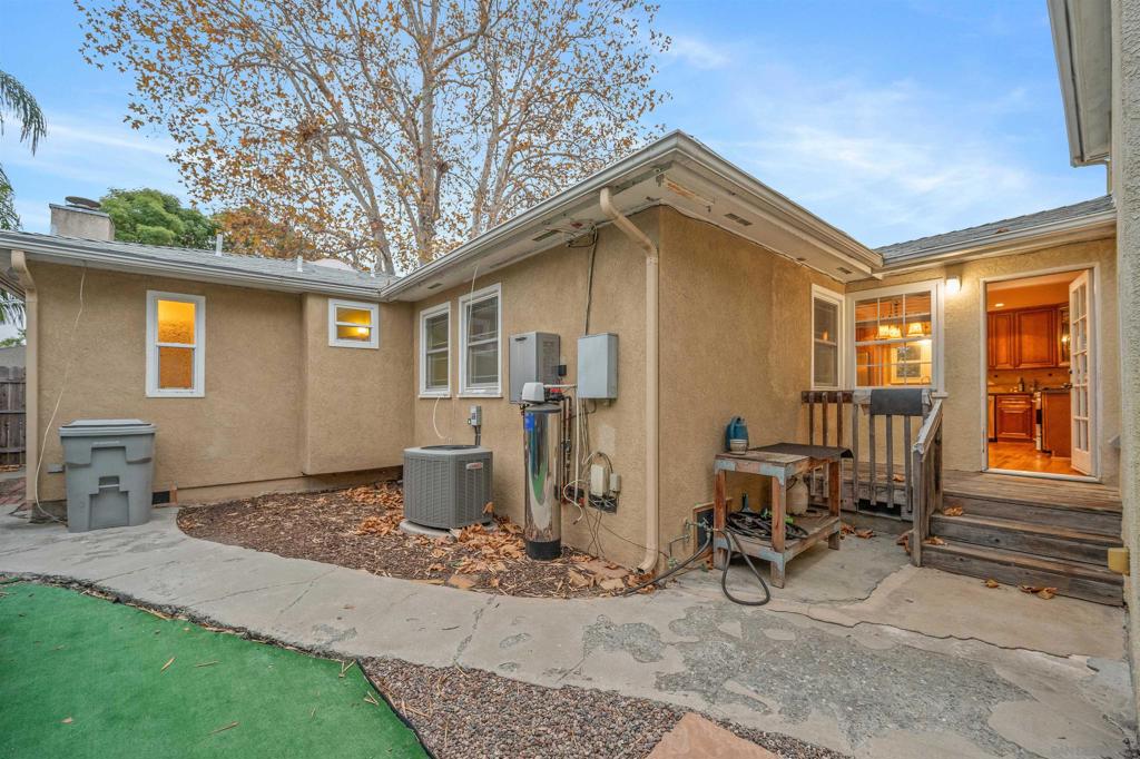 4839 Winona Ave Property Photo 45