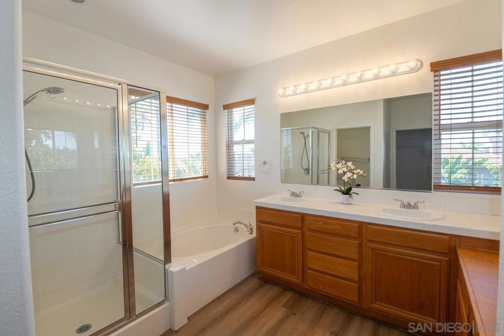1499 Enchante Property Photo 18