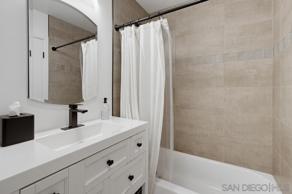 2135 Montclair St Property Photo 12