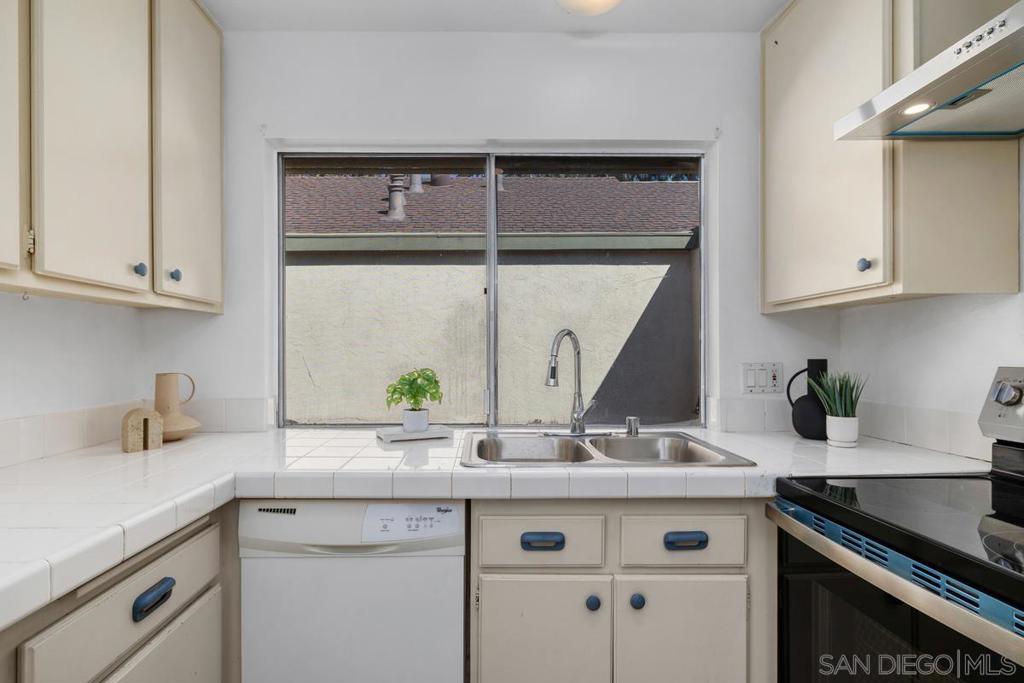 10569 Westonhill Drive Property Photo 10
