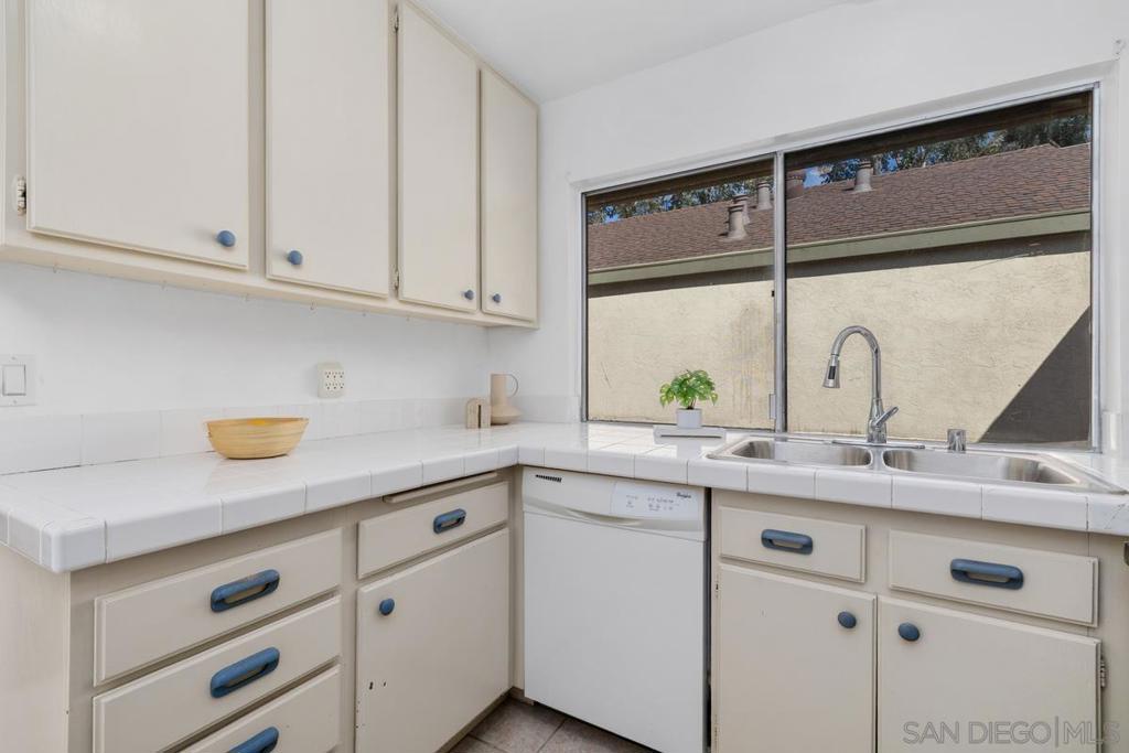10569 Westonhill Drive Property Photo 11