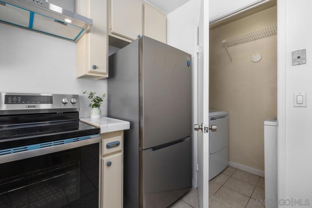 10569 Westonhill Drive Property Photo 12