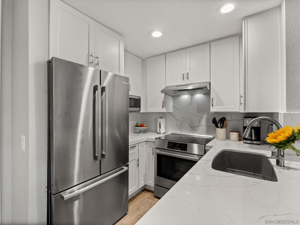 999 N Pacific D211 Property Photo 8