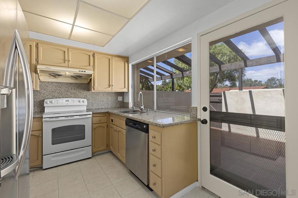 11988 Rancho Bernardo Rd D Property Photo 12