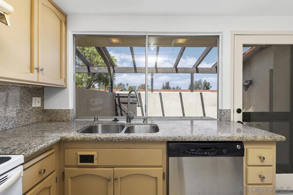 11988 Rancho Bernardo Rd D Property Photo 15