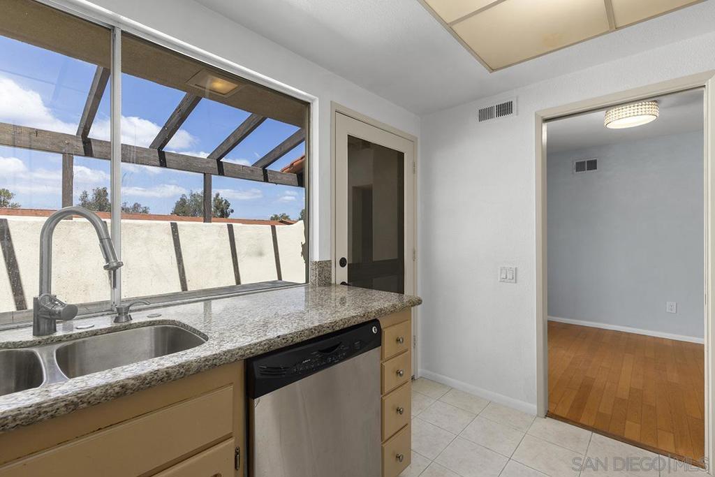 11988 Rancho Bernardo Rd D Property Photo 16