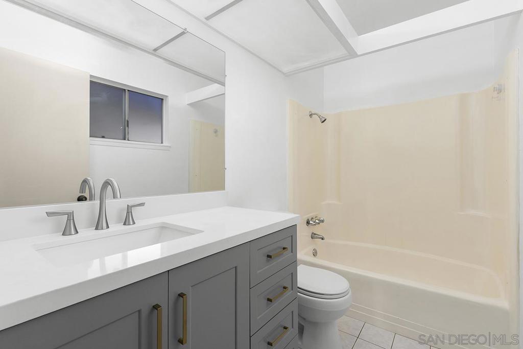 11988 Rancho Bernardo Rd D Property Photo 23