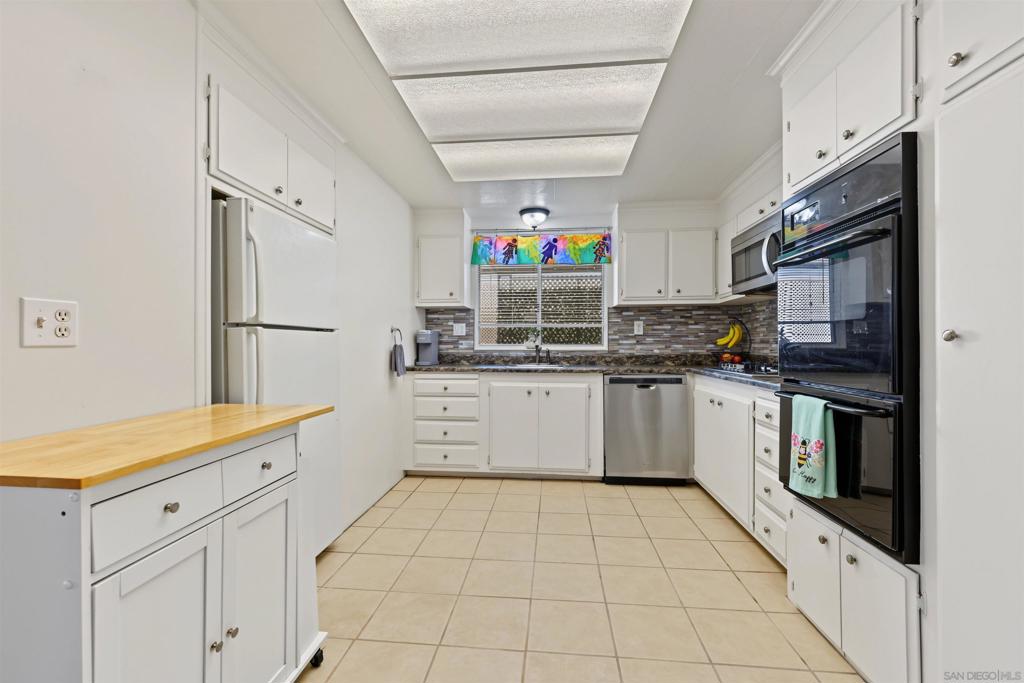 2280 E Valley Parkway 122 Property Photo 11