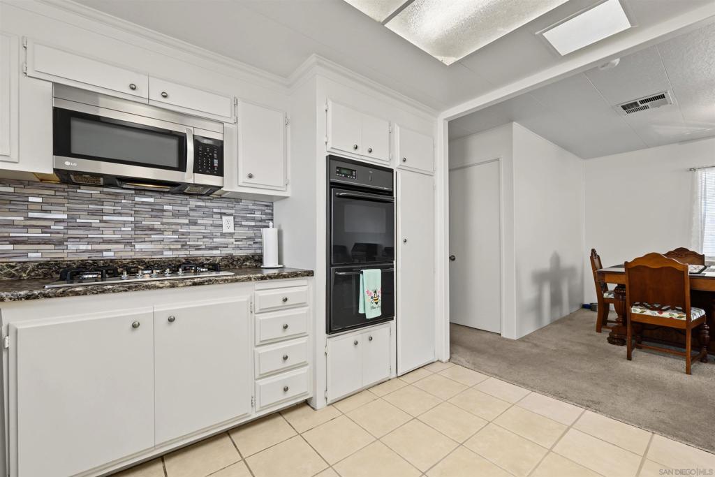 2280 E Valley Parkway 122 Property Photo 12