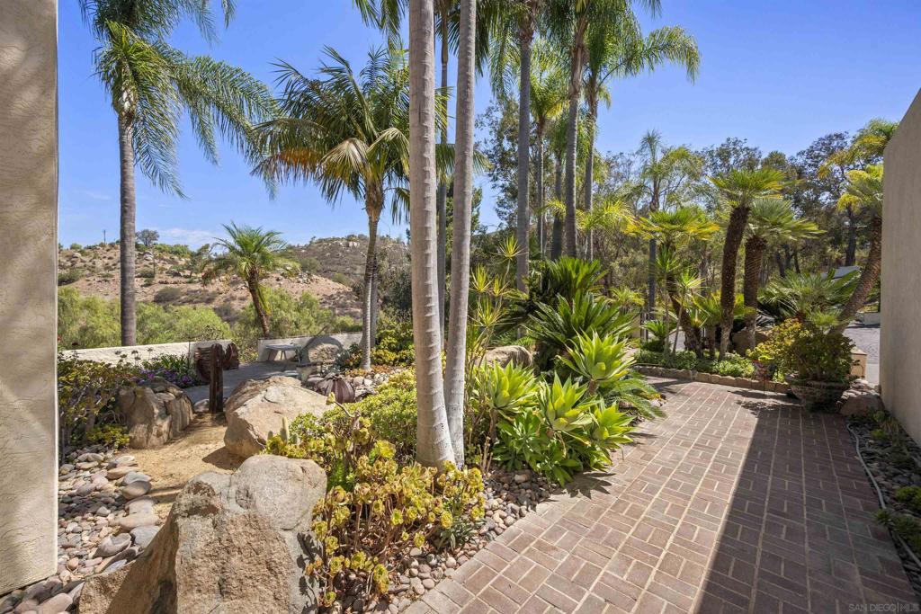 13848 Jamul Drive Property Photo 12
