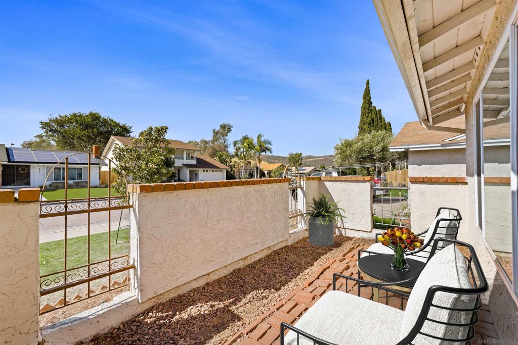 521 Shadow Hills Drive Property Photo 2
